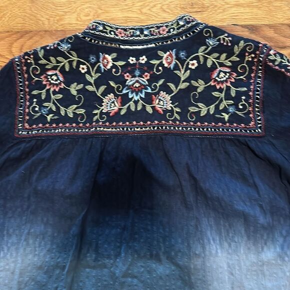 ZARA Blue/Grey Ombré Floral Embroidered Cotton Top, Hidden Button Front Sz Large - Picture 8 of 15